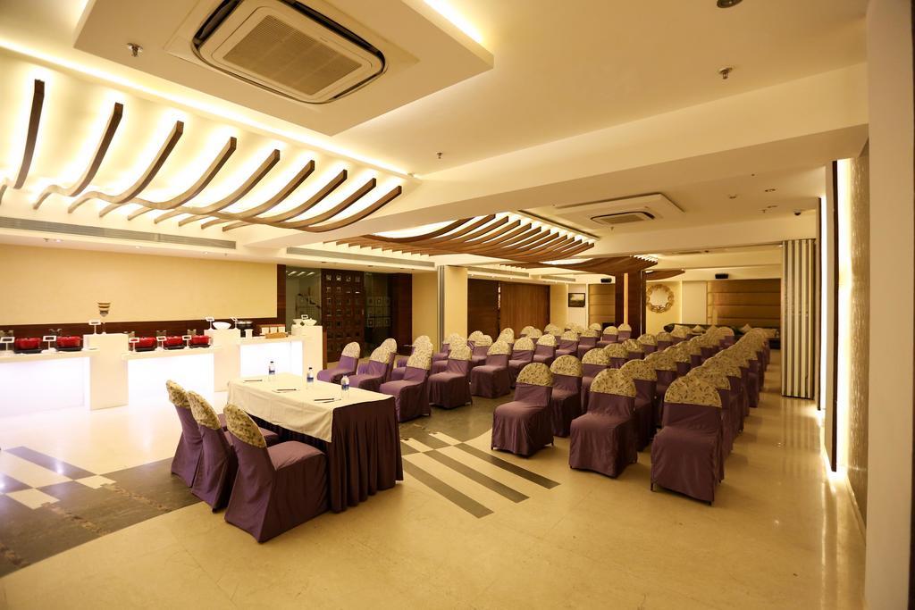 Hotel Icon Chandīgarh Екстериор снимка