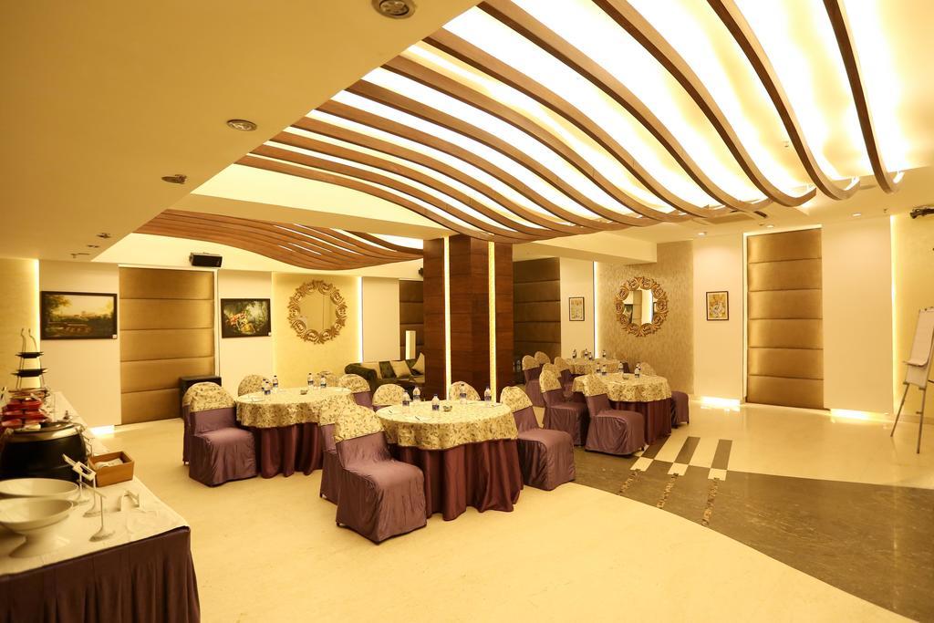 Hotel Icon Chandīgarh Екстериор снимка