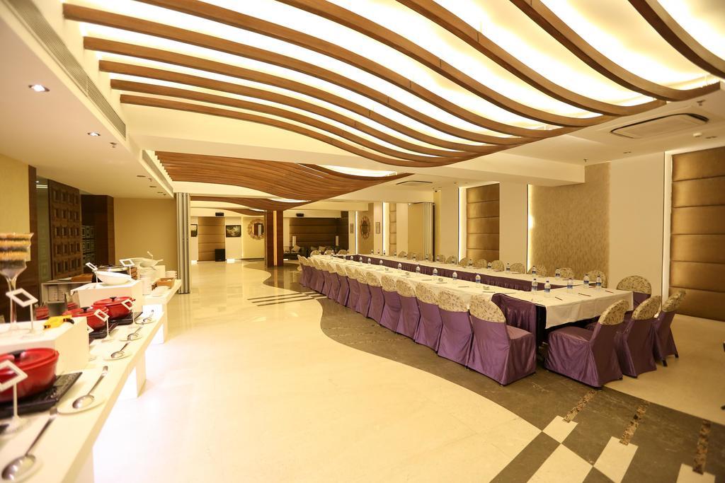 Hotel Icon Chandīgarh Екстериор снимка