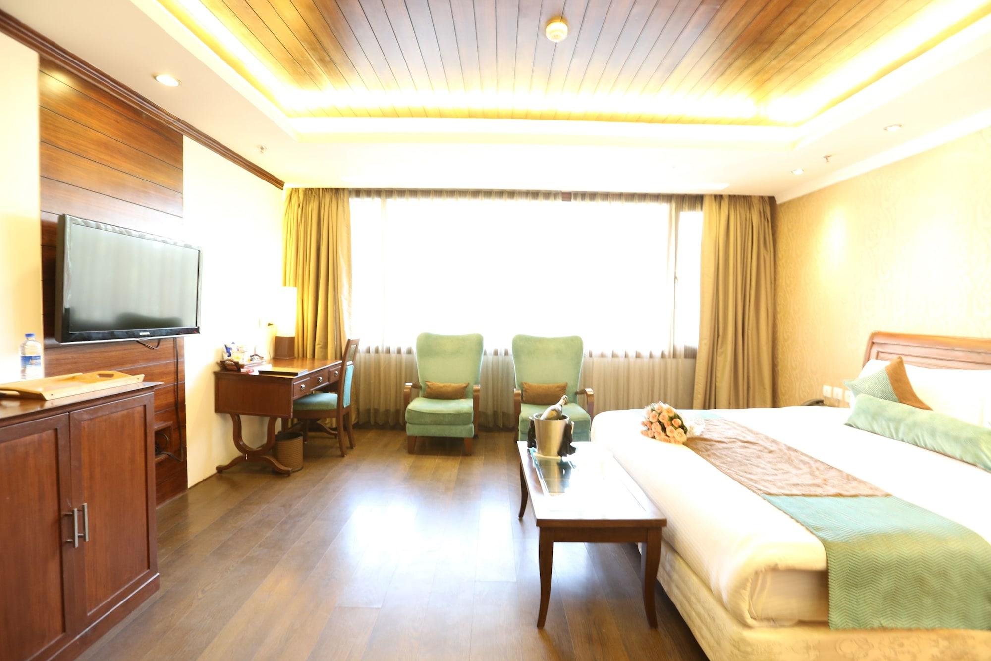 Hotel Icon Chandīgarh Екстериор снимка