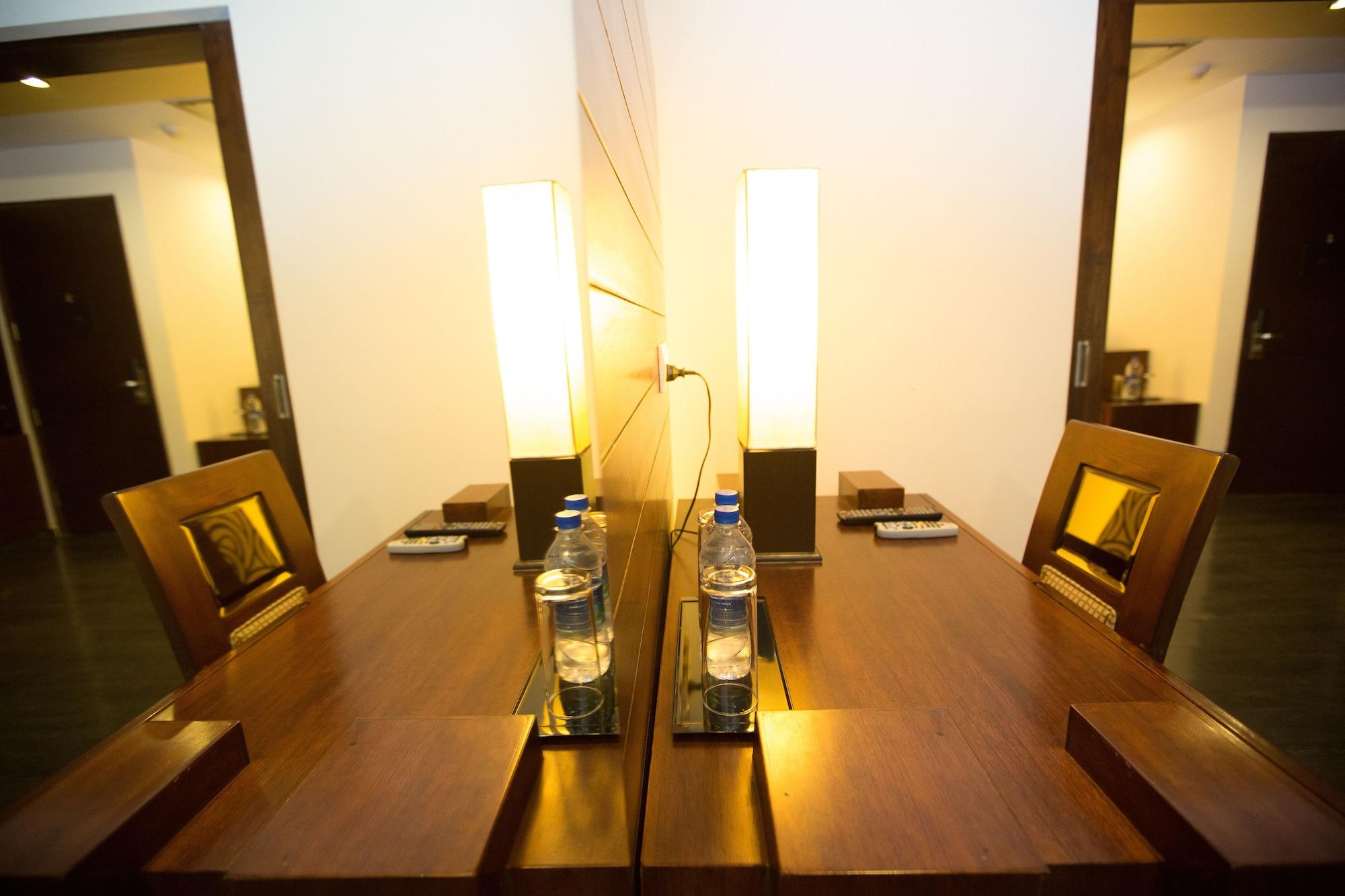 Hotel Icon Chandīgarh Екстериор снимка