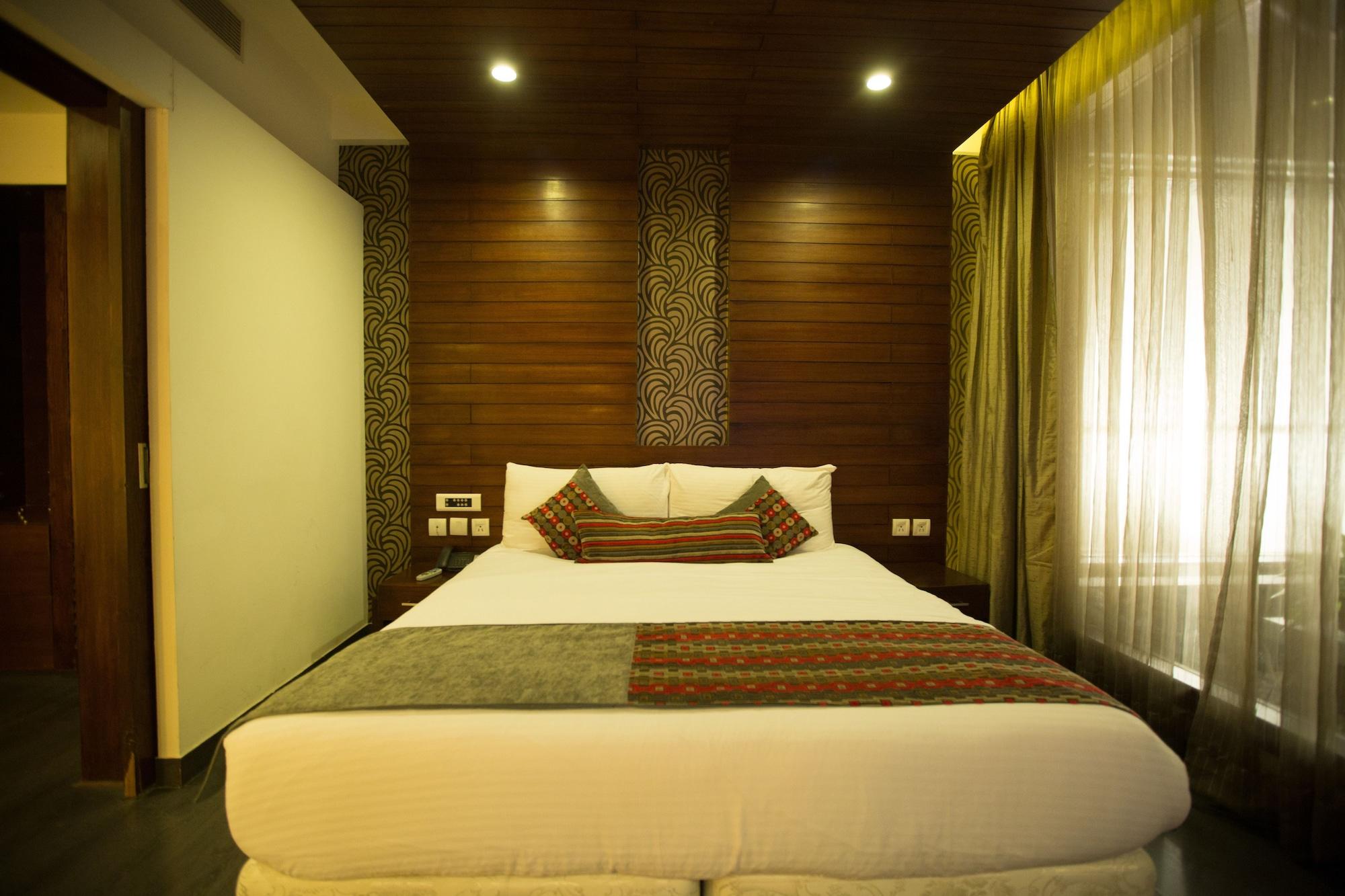 Hotel Icon Chandīgarh Екстериор снимка