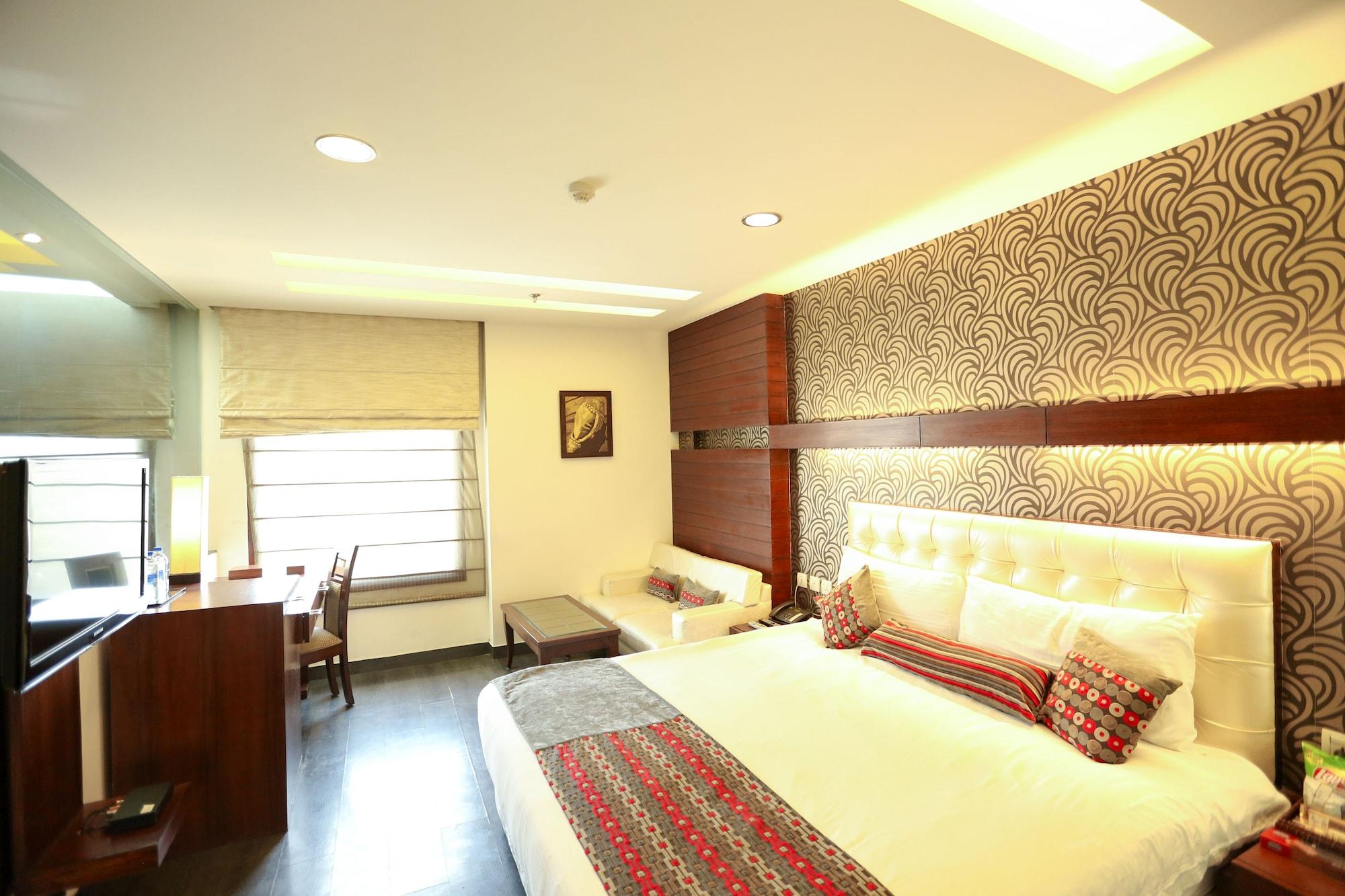 Hotel Icon Chandīgarh Екстериор снимка