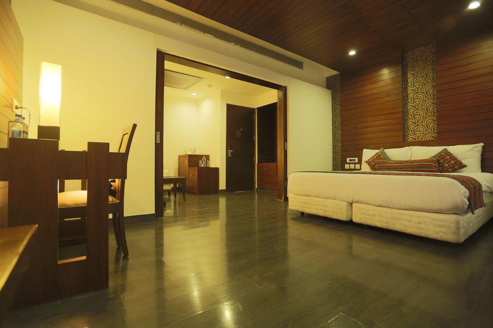 Hotel Icon Chandīgarh Екстериор снимка