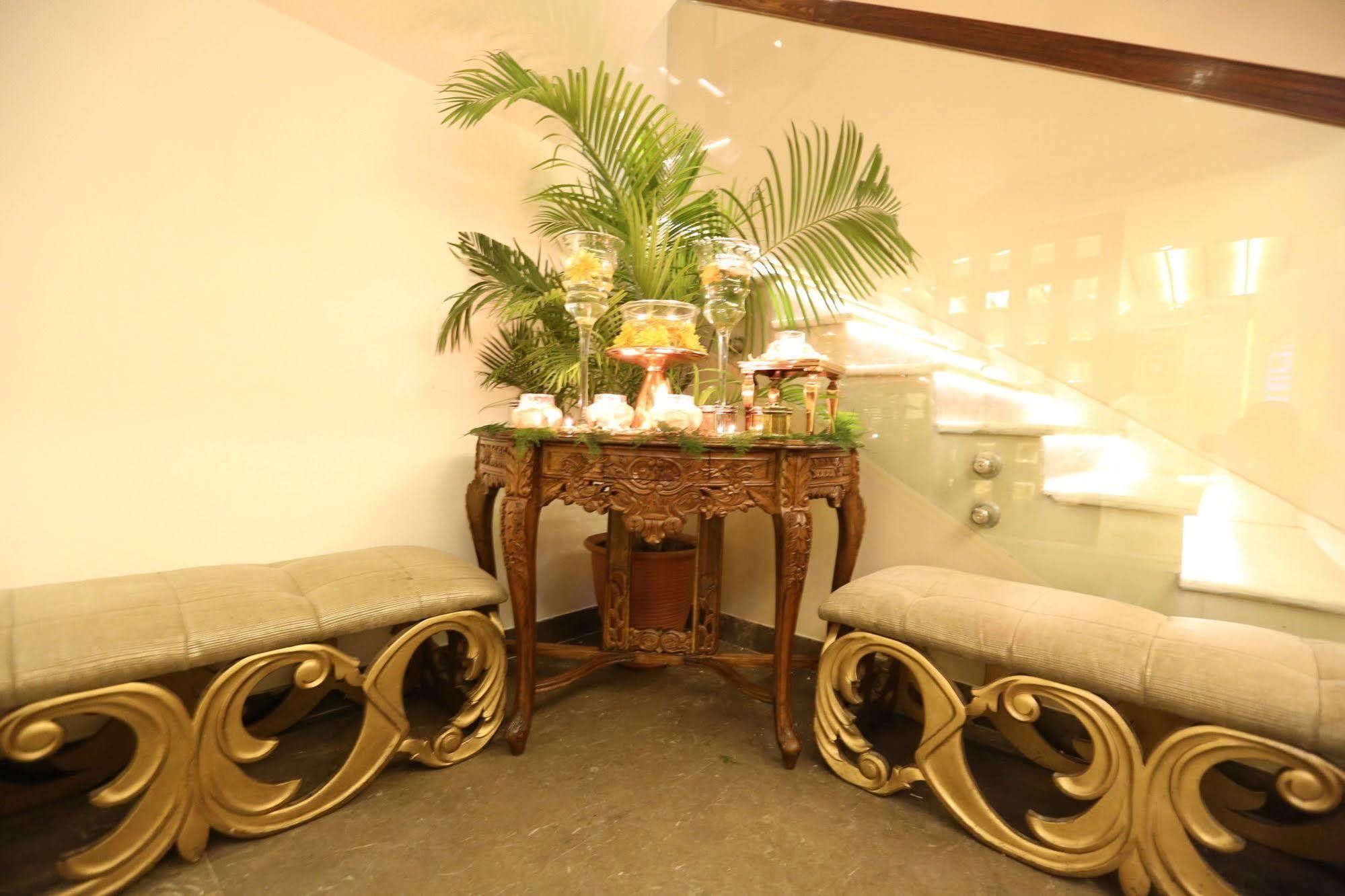 Hotel Icon Chandīgarh Екстериор снимка
