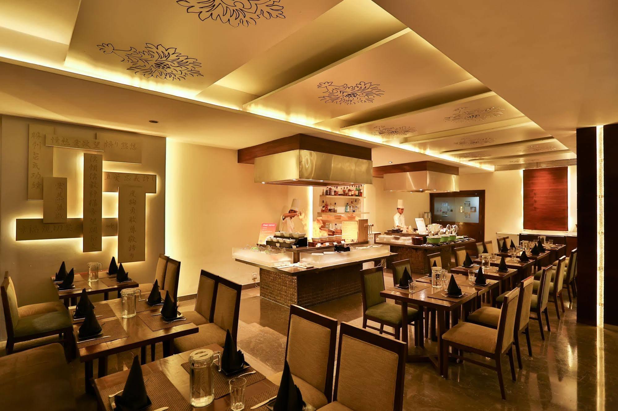 Hotel Icon Chandīgarh Екстериор снимка