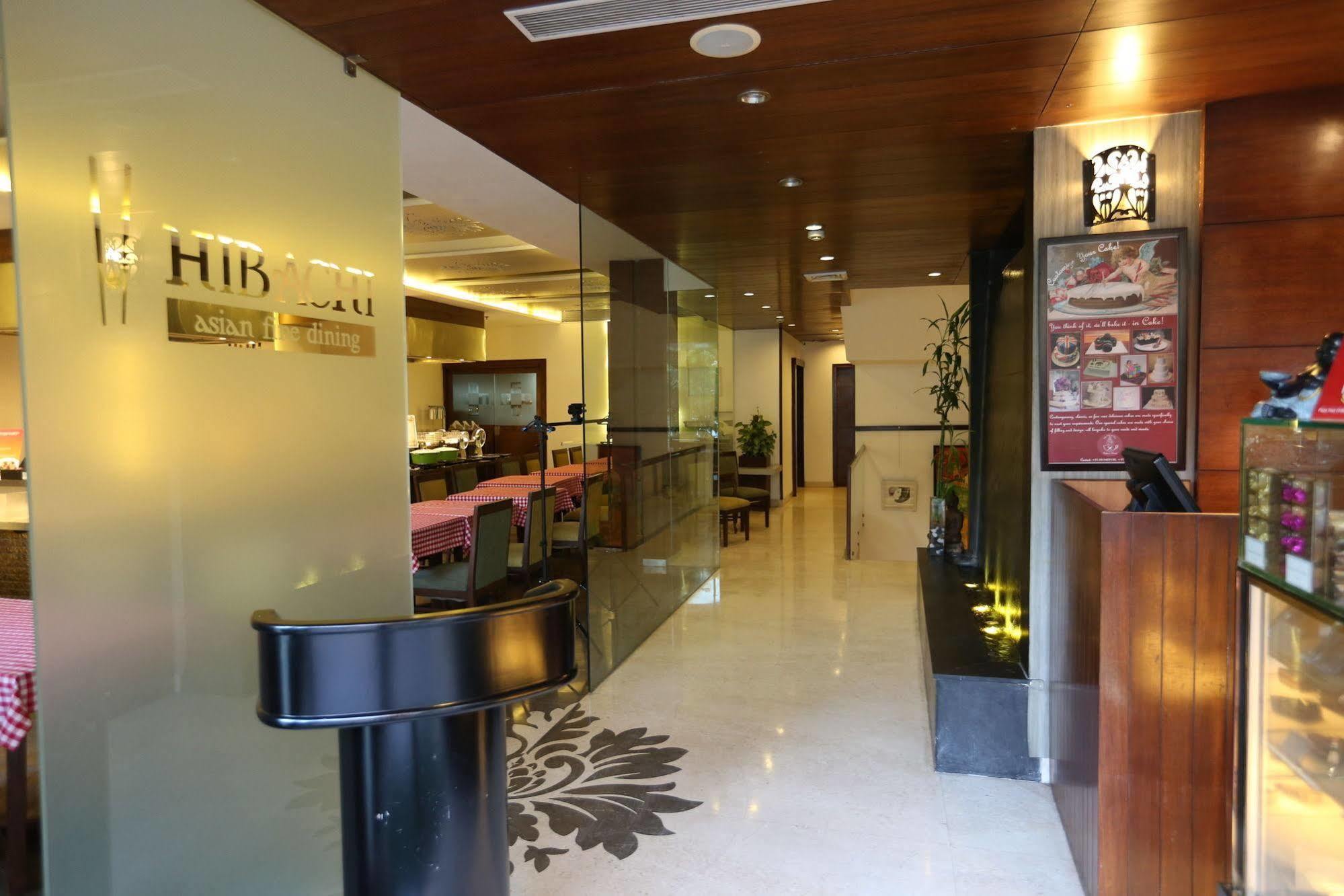Hotel Icon Chandīgarh Екстериор снимка