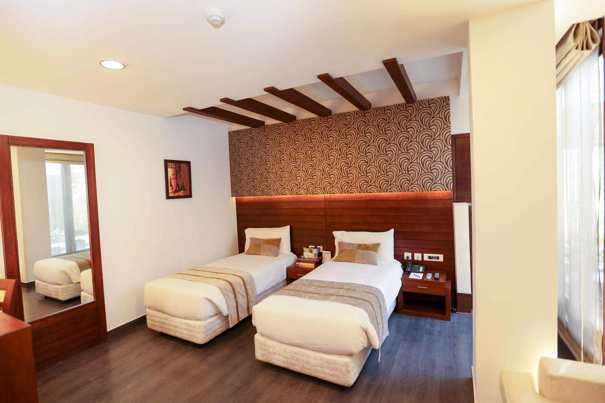 Hotel Icon Chandīgarh Екстериор снимка