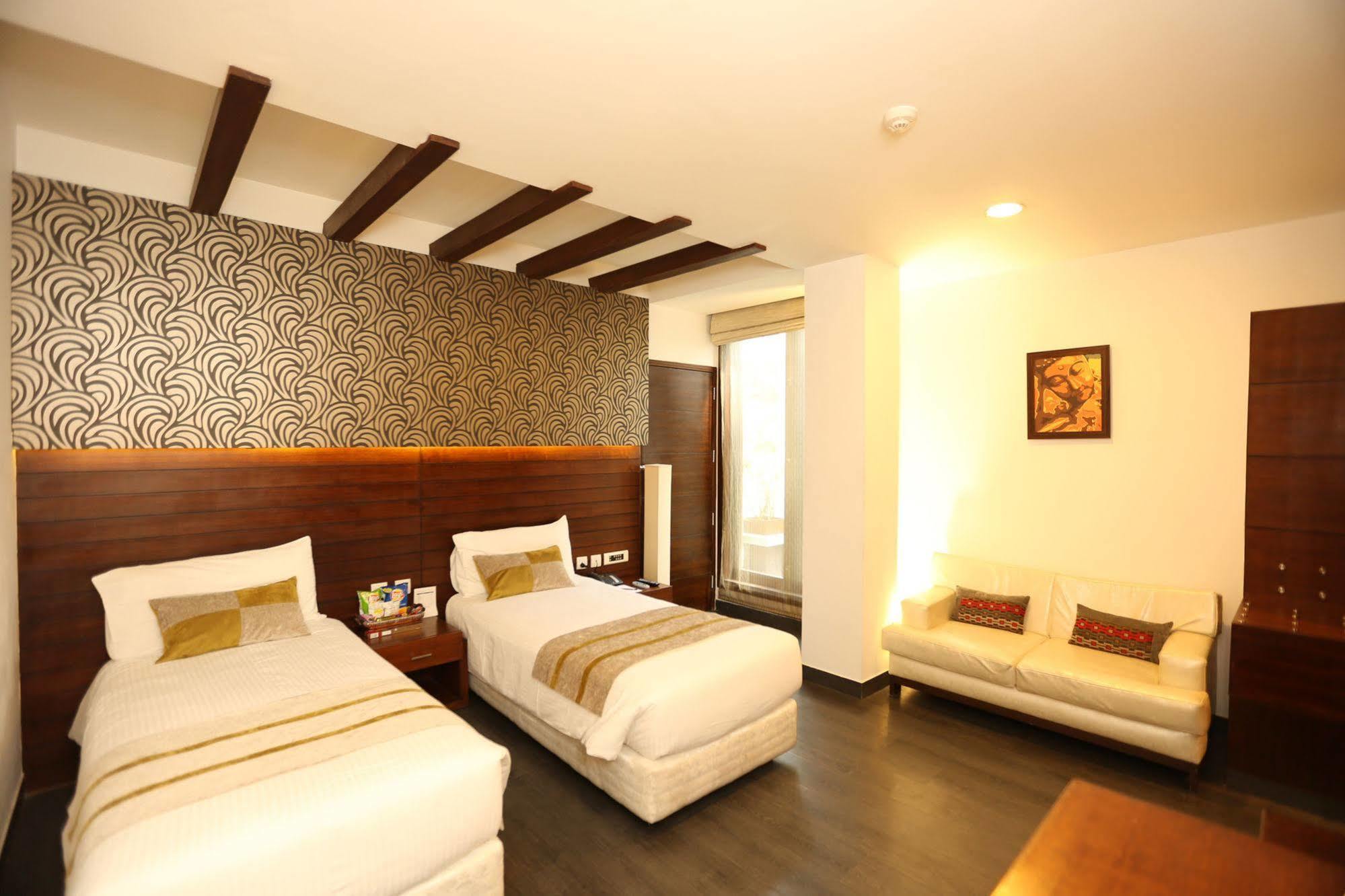 Hotel Icon Chandīgarh Екстериор снимка