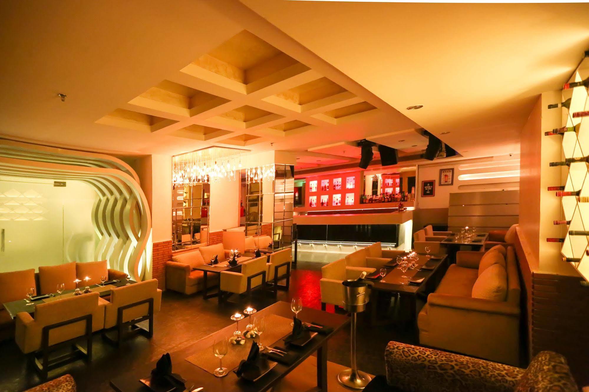 Hotel Icon Chandīgarh Екстериор снимка