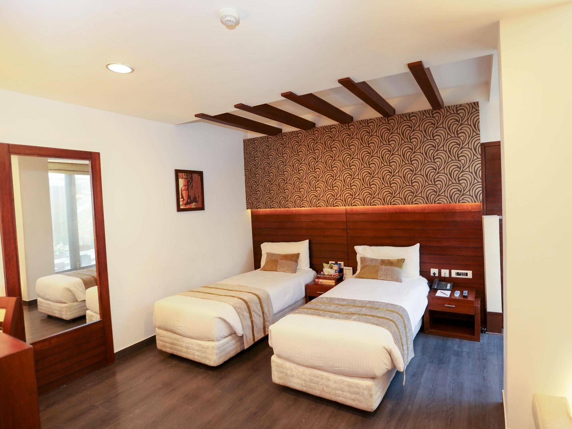Hotel Icon Chandīgarh Екстериор снимка